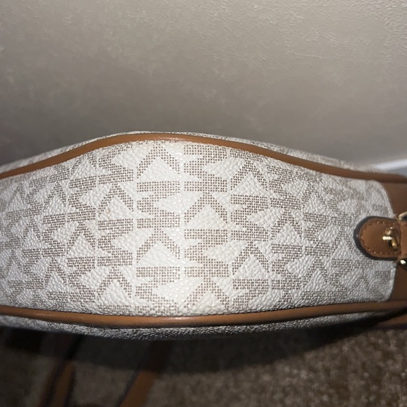 Michael Kors - Picture 2 of 5